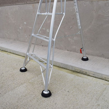 HENCHMAN 1 Adjustable Leg Tripod Platform Ladder