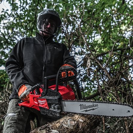 MILWAUKEE M18 FUEL Chainsaw