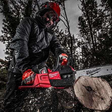 MILWAUKEE M18 FUEL Chainsaw