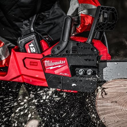 MILWAUKEE M18 FUEL Chainsaw