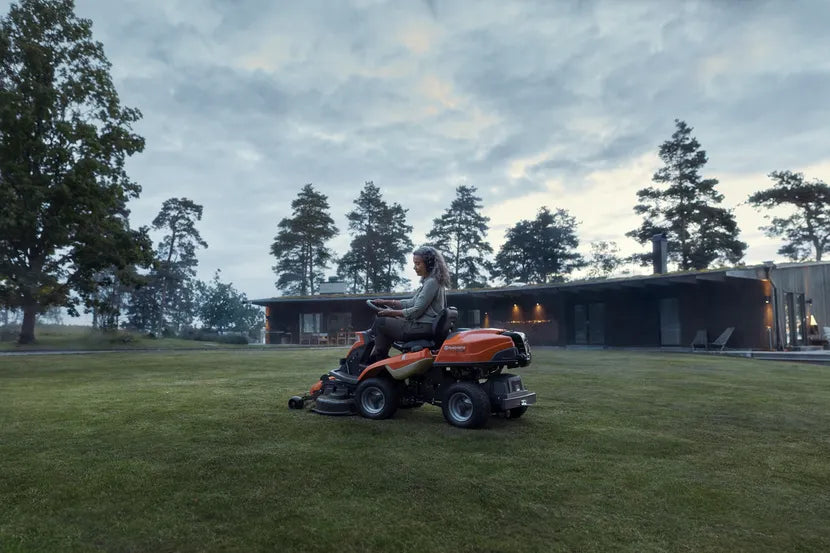 HUSQVARNA R 216T AWD Ride-On Mower