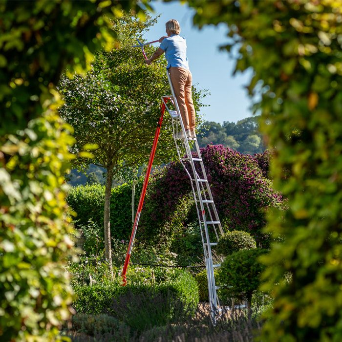 HENCHMAN Fully Adjustable PRO Tripod Ladder