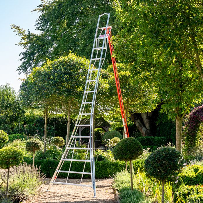 HENCHMAN Fully Adjustable PRO Tripod Ladder