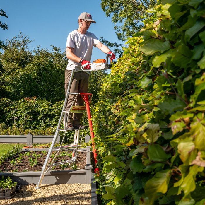 HENCHMAN Fully Adjustable PRO Tripod Ladder