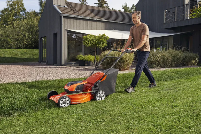HUSQVARNA LC 142i Lawn Mower