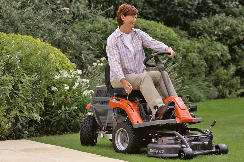 HUSQVARNA R 112C Ride-On Mower