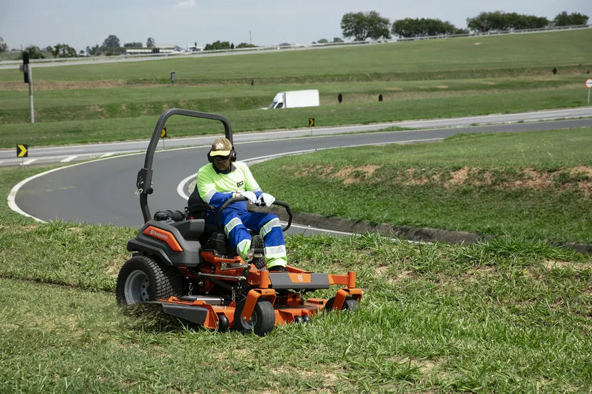 HUSQVARNA Z560X Zero Turn Mower - Kawasaki