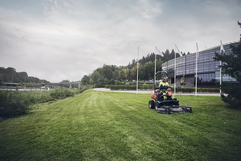 HUSQVARNA P 520DX Ride-On Mower