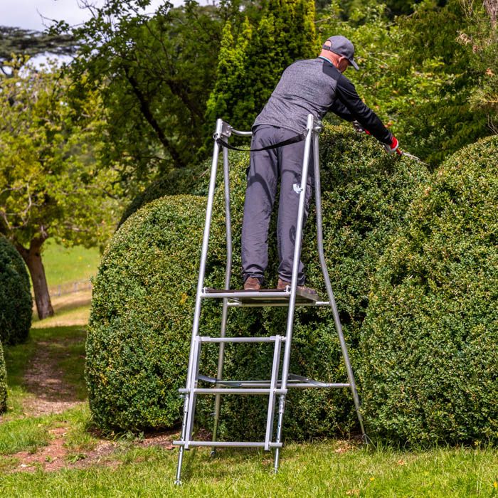 HENCHMAN Hi-Step Platform Ladder