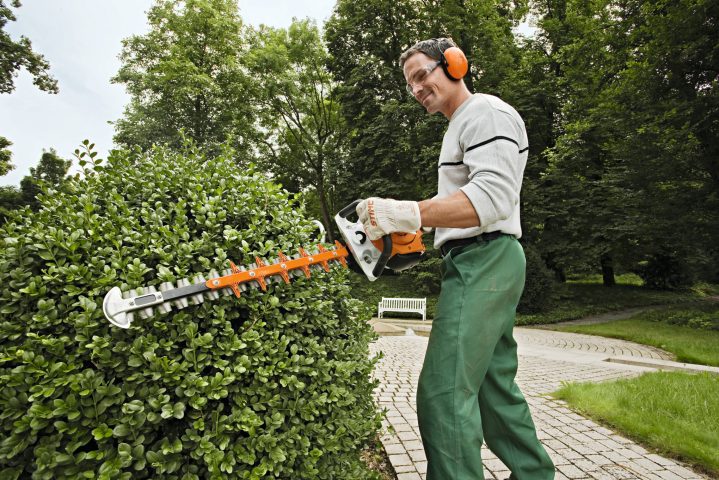 STIHL HS 56 C-E Hedge Trimmer