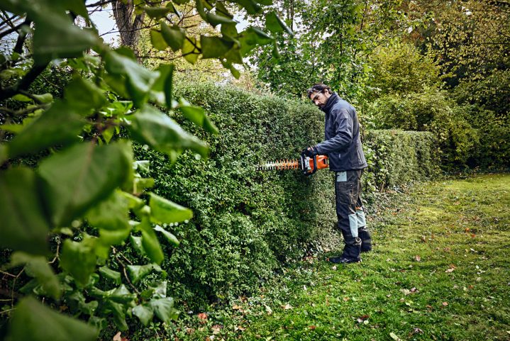 STIHL HSA 100 Hedge Trimmer