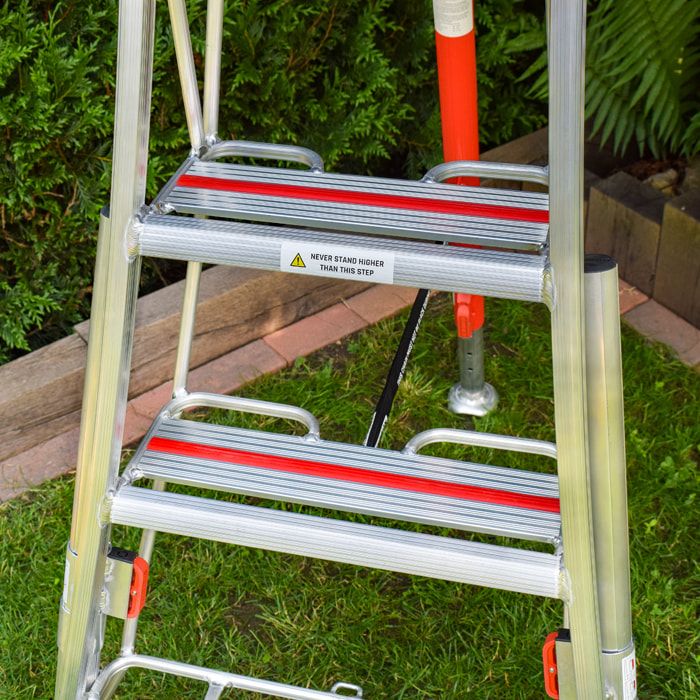 HENCHMAN Fully Adjustable PRO Tripod Ladder