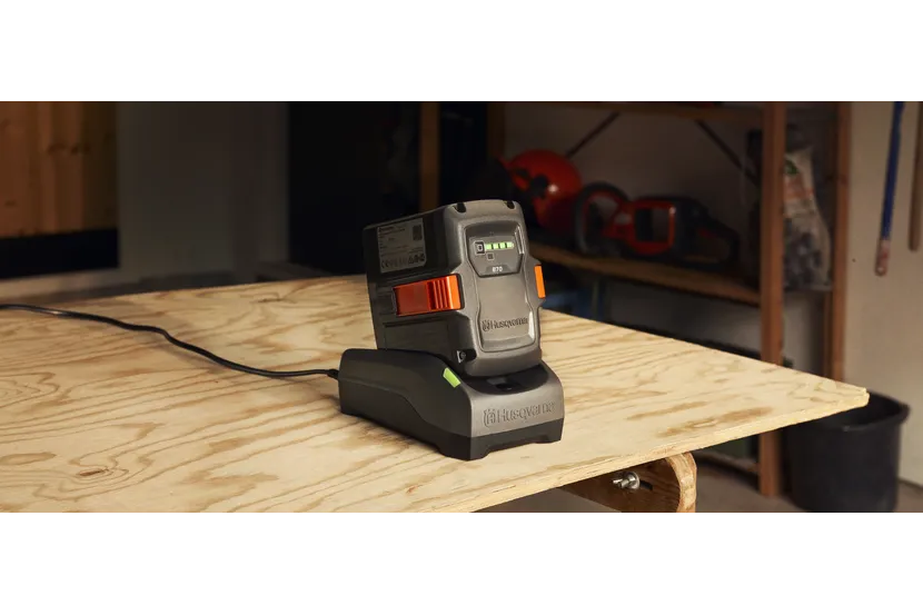 HUSQVARNA 40-C80 Charger