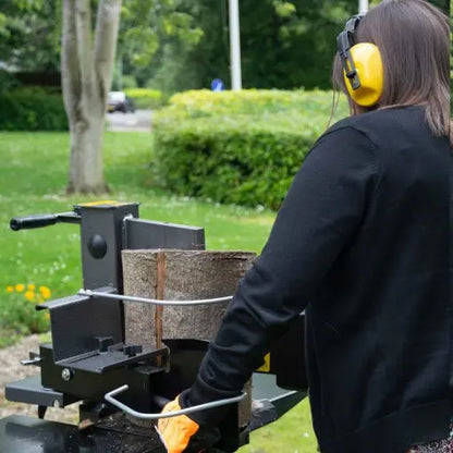 THE HANDY 7 Ton Vertical Log Splitter