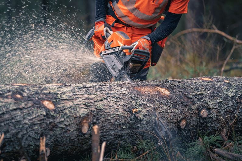 HUSQVARNA 592 XPG Chainsaw