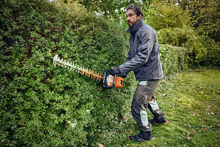 STIHL HSA 100 Hedge Trimmer